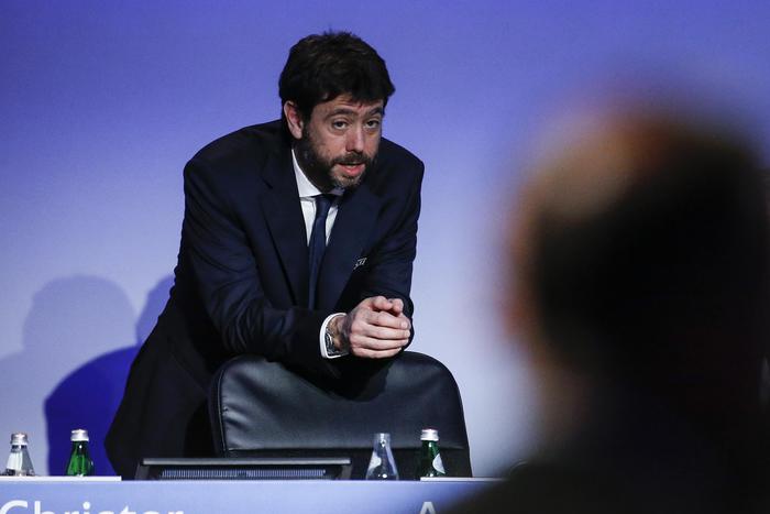 Juventus, Andrea Agnelli contestato dai tifosi con scritte offensive sui muri dello Stadium