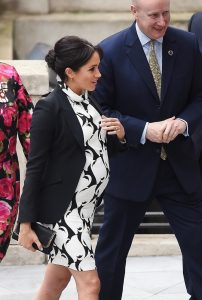 Meghan Markle con l'abito fantasia e il pancione 3