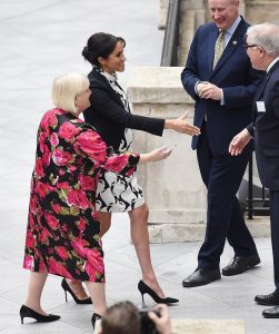 Meghan Markle con l'abito fantasia e il pancione 2
