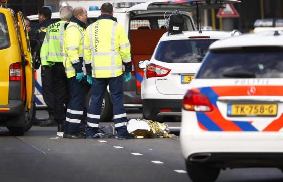 Olanda, sparatoria. Il corpo a terra