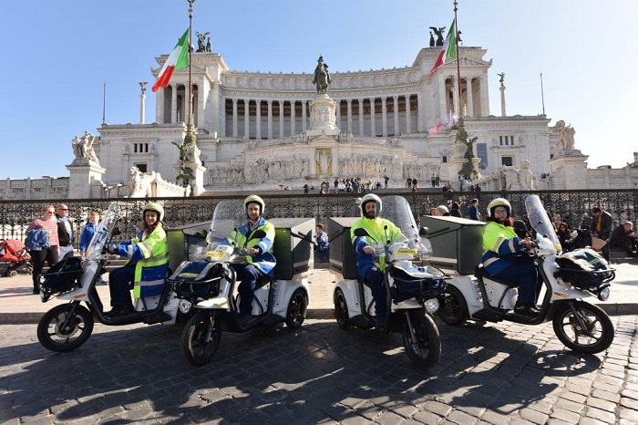Poste Italiane sempre più sostenibile: portalettere con i tricicli elettrici
