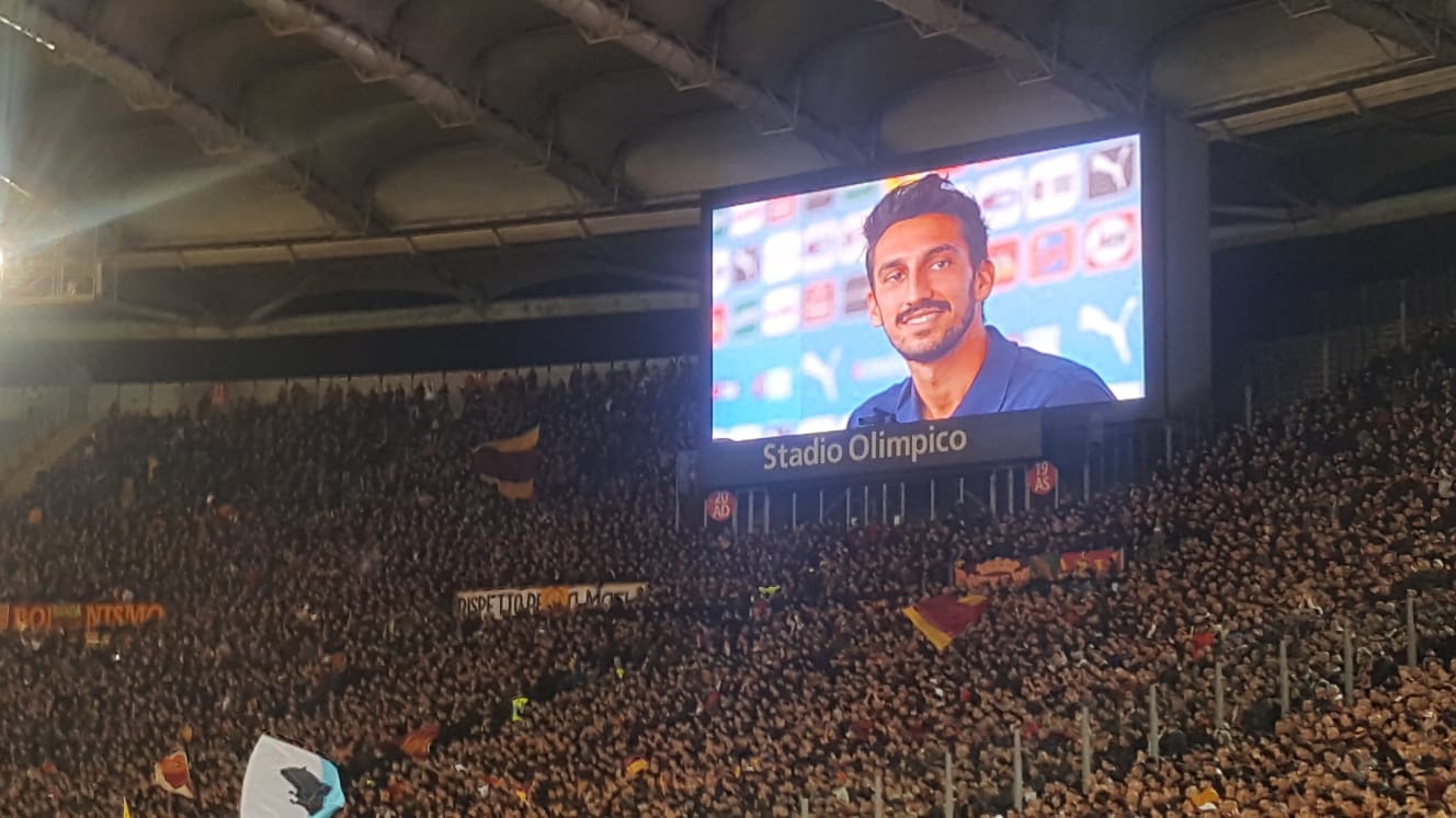 Lazio-Roma, il tributo a Davide Astori (foto Blitz Quotidiano)