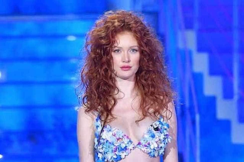 Ciao Darwin, Angelina Michelle è Madre Natura nella puntata Family Day vs. Gay Pride