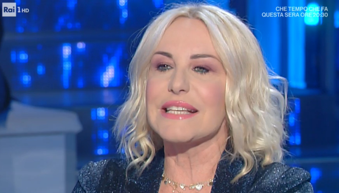 Domenica In, Antonella Clerici: "John Travolta? Con me non ha voluto ballare perché..."
