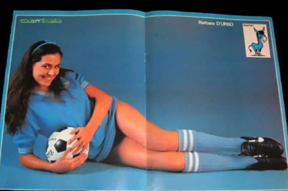 Barbara D'Urso con la maglia del Napoli, foto spopola su Instagram