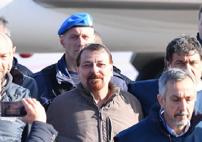 Guerra. Quella di Cesare Battisti era terrorismo, folle, criminale, al servizio di chi?