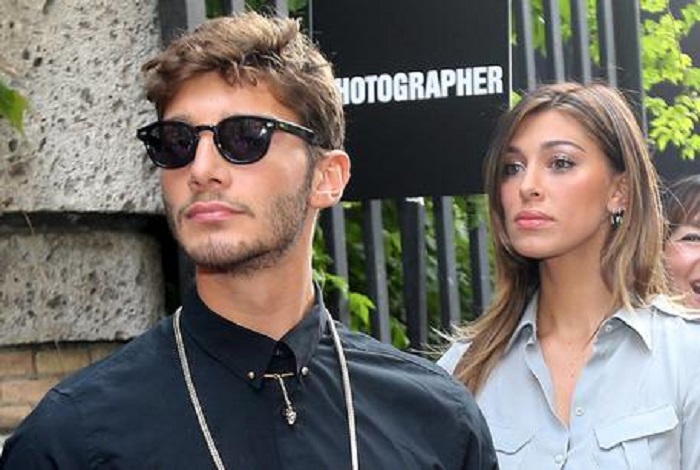 Belen Rodriguez e Stafano De Martino insieme a una sfilata