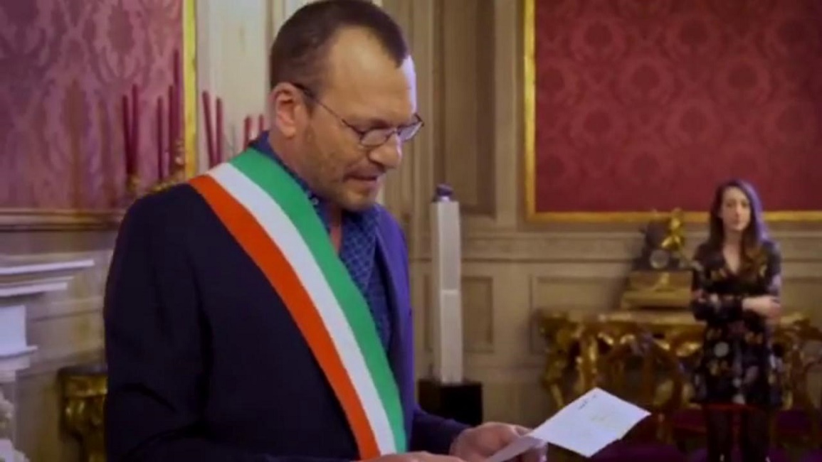 Biagio Antonacci celebra nozze gay degli amici. I fan insorgono: "Che schifo". Lui reagisce così