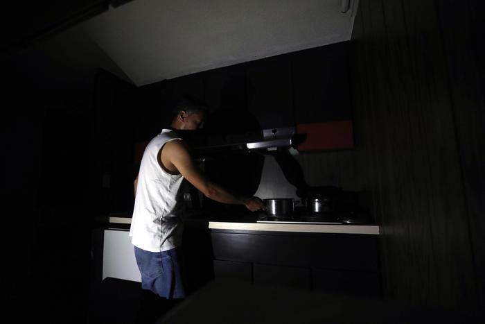 Venezuela in black-out elettrico. Il Governo: "Sabotaggio Usa". La replica: "Regime incompetente"