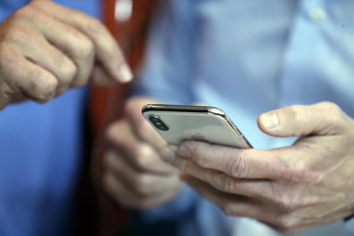 Bollette telefono: scatta oggi la lista nera dei morosi abituali che passano di compagnia in compagnia