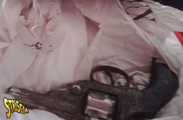 Striscia la Notizia: Vittorio Brumotti aggredito mentre filma spaccio di droga e armi