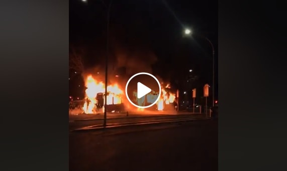 Roma, bus in fiamme a piazzale Clodio