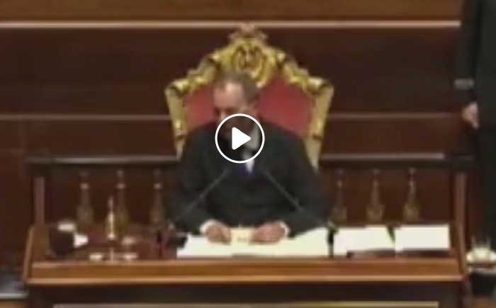 Calderoli fa outing in aula al Senato: "Combatto da sei anni contro un cancro"