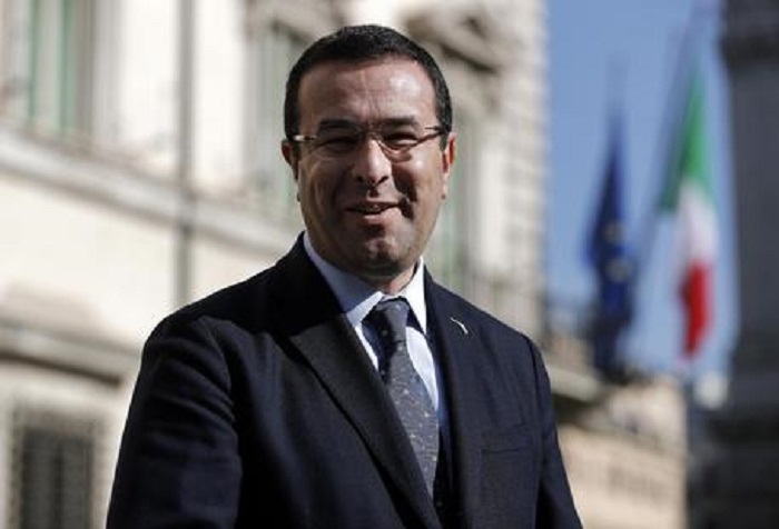 Stefano Candiani, madre del sottosegretario spinta a terra da 3 macedoni