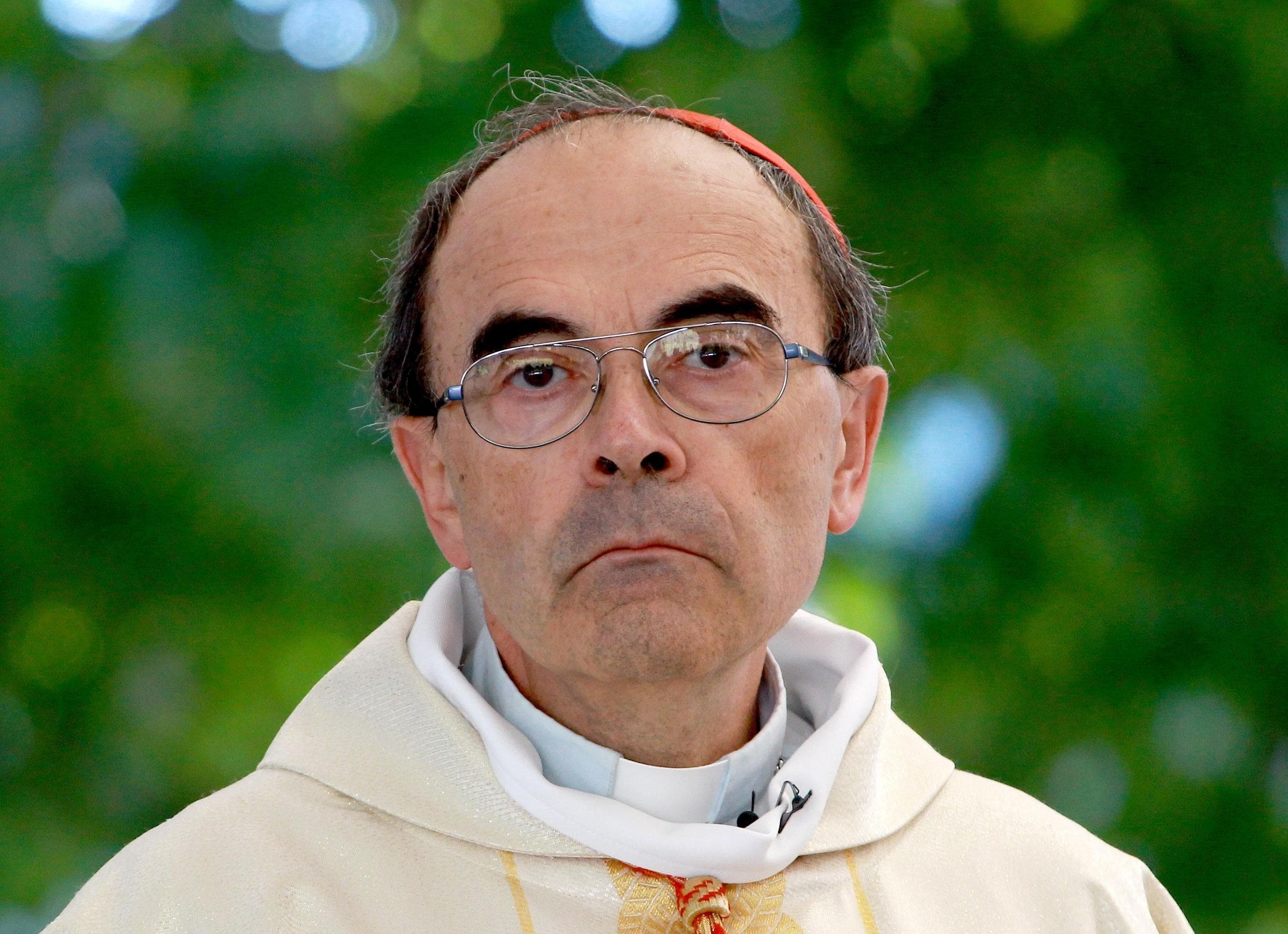 Francia, condannato il cardinal Philippe Barbarin: non denunciò gli abusi nei campi scout