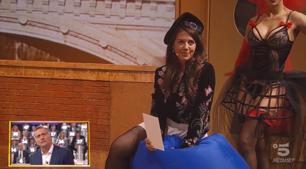 Ciao Darwin 2019, la concorrente: "Sono tutta bagnata...". Panico in studio