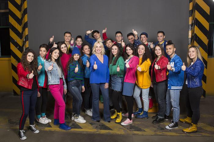 Sanremo Young, Amanda Lear stronca Baby K. Il pubblico le urla "vergogna"