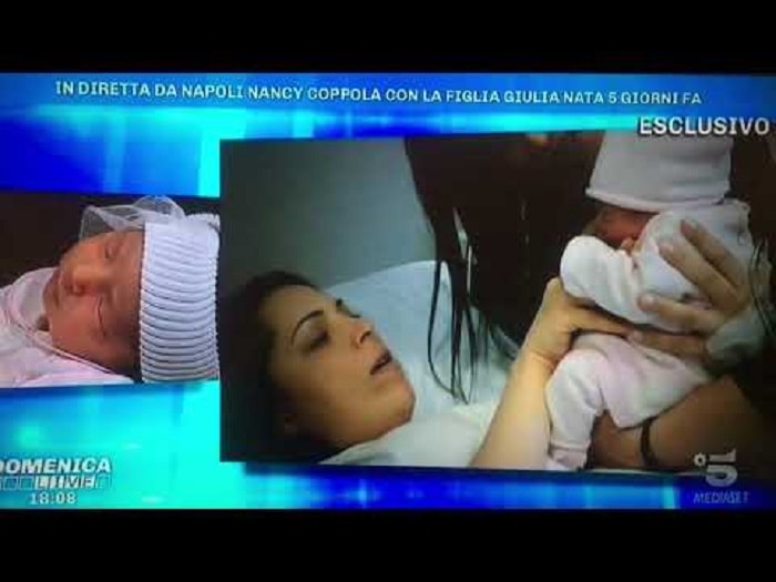 Domenica Live, Nancy Coppola presenta la figlia Giulia: il segno premonitore della gravidanza