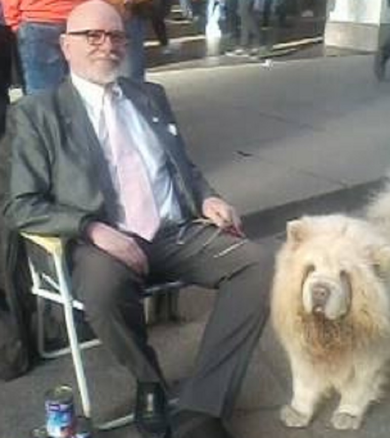 Enzo Prosperi, l'ex funzionario Fininvest che ora vive in strada