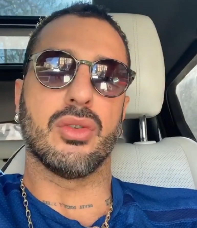 Fabrizio Corona umilia Belen su Instagram: "Fingi di essere quello che non sei. Gorda..."