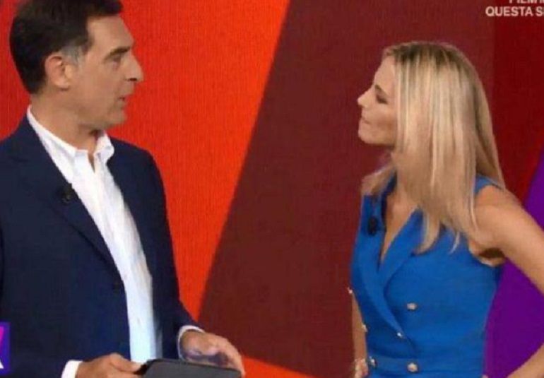 La Vita in Diretta, Francesca Fialdini a Tiberio Timperi: "Non mi toccare..."