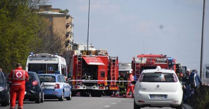 Senegalese dà fuoco a bus di piccoli scolari3