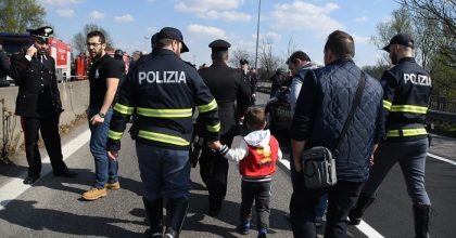 Senegalese dà fuoco a bus di piccoli scolari7