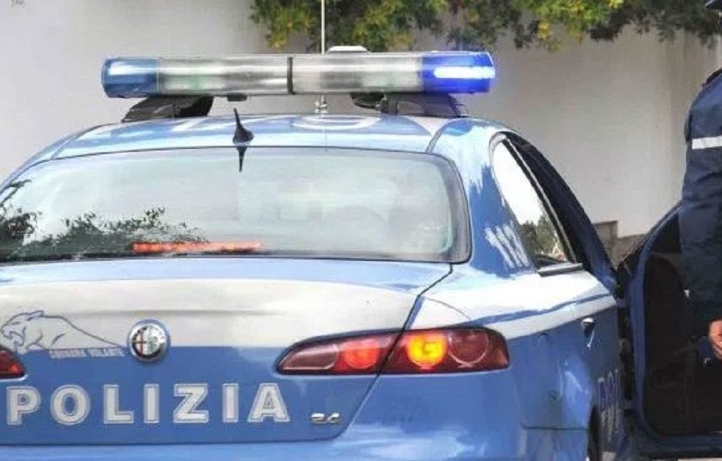 Frosinone, sequestra 15 persone in Curia per rapinarle: arrestato 25enne