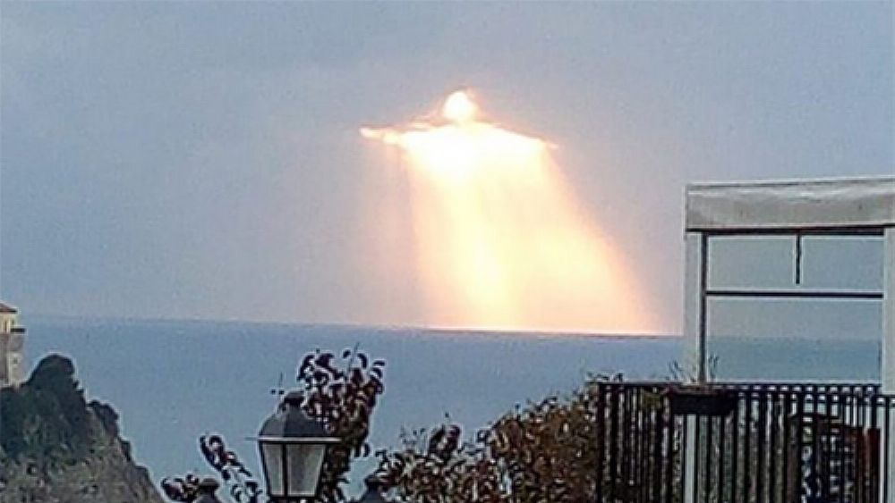 Gesù nei cieli del Cilento. Ma è illusione ottica 2