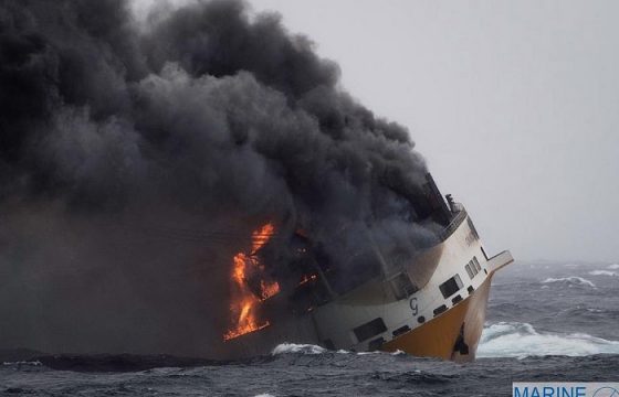 Grande America, nave Grimaldi che affonda nell'Atlantico dopo incendio