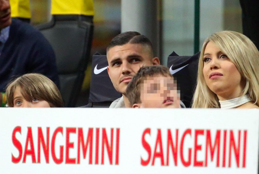 Icardi, grande escluso, torna allo stadio: eccolo in tribuna con Wanda Nara