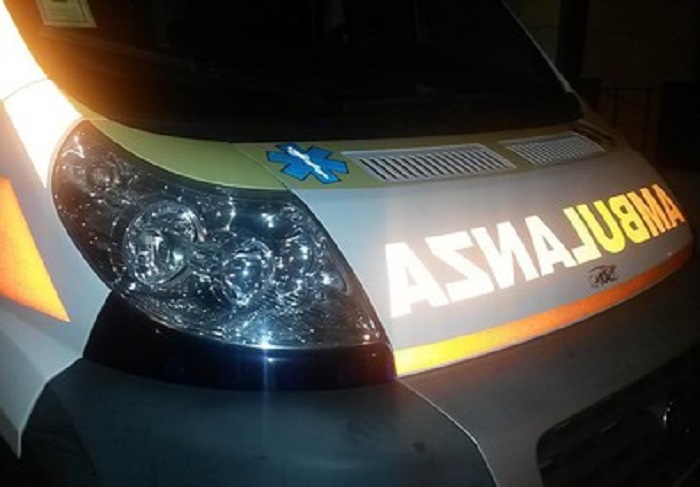 Verbania, auto travolge famiglia: morto il nonno, sbalzato giù da un ponte