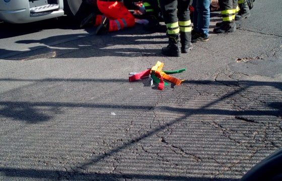 Roma, incidente su via Collatina: uomo investito da camion