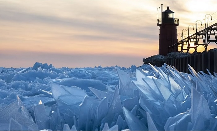 lago michigan ghiaccio appuntito