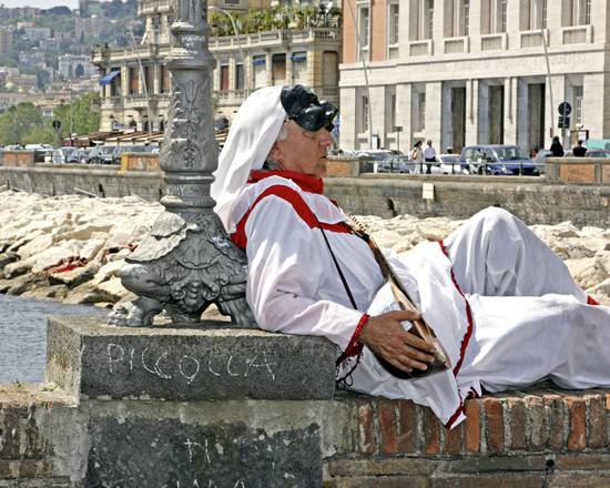 Radio sovranista: lo propone la Lega è provinciale, lo fa la Francia... Tu chiamale se vuoi eccezioni culturali