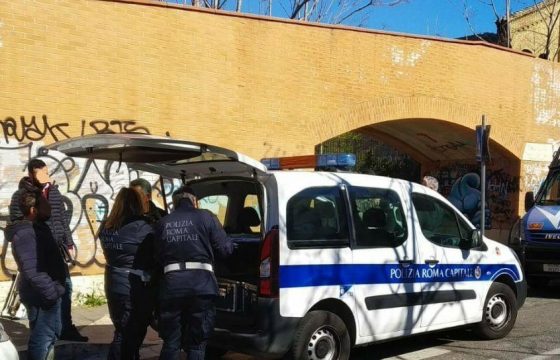 Roma, sgomberata l'ex fabbrica Miralanza in zona Marconi: identificate 37 persone4