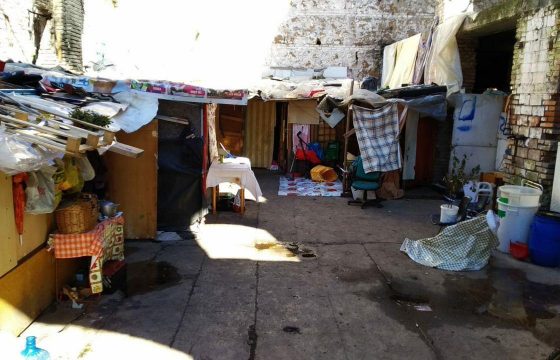 Roma, sgomberata l'ex fabbrica Miralanza in zona Marconi: identificate 37 persone3