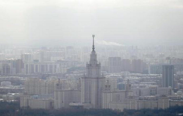 Mosca, bimba di 5 anni trovata in casa in mezzo ai rifiuti e gli scarafaggi (foto d'archivio Ansa)
