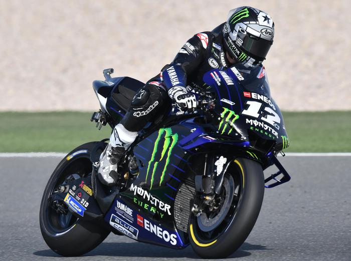 MotoGp Qatar, pole di Vinales. Valentino Rossi e Jorge Lorenzo avvio flop, esclusi da Q2