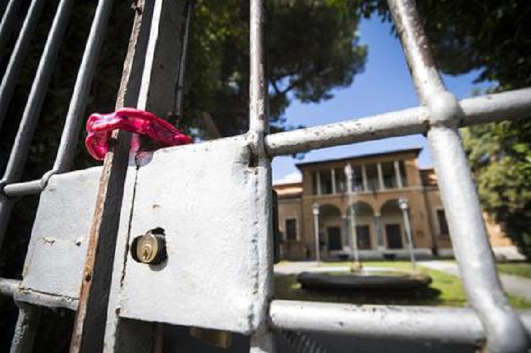 Napoli, scuole chiuse domani per il maltempo (foto d'archivio Ansa)