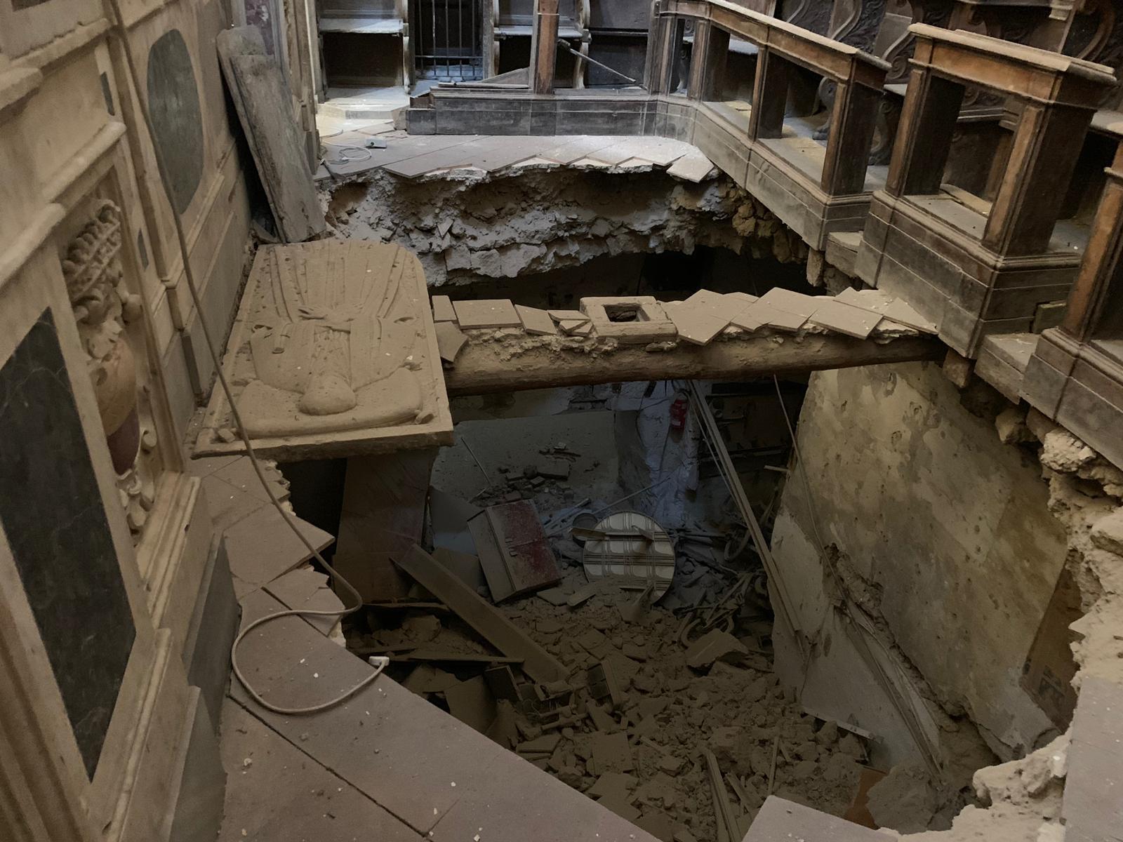 Napoli, crolla la volta della chiesa di Santa Maria degli Incurabili