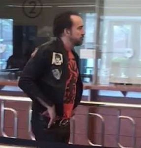 Nicolas Cage ubriaco: all'ufficio matrimoni di Las Vegas urla frasi sconnesse2