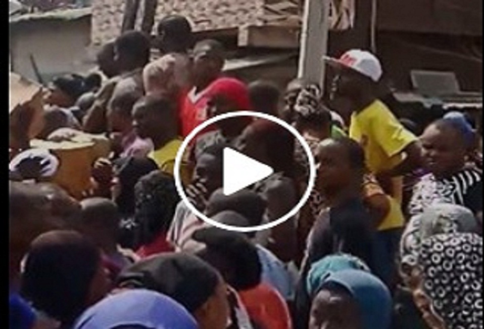 Nigeria, crolla una scuola: centinaia di bambini sepolti sotto le macerie