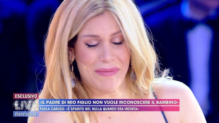 Non è la d'Urso, Paola Caruso in lacrime: "Il padre di mio figlio..."