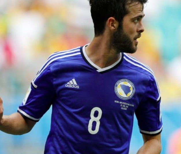 Pjanic gol su punizione in Bosnia-Grecia. Poi rovina tutto con espulsione, potrebbe saltare Italia
