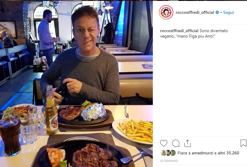 Rocco Siffredi sfotte i vegani