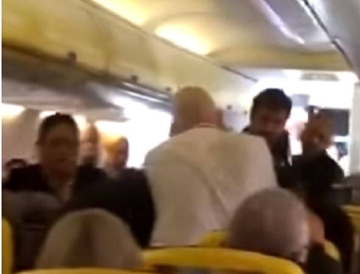 ryanair rissa tra passeggeri