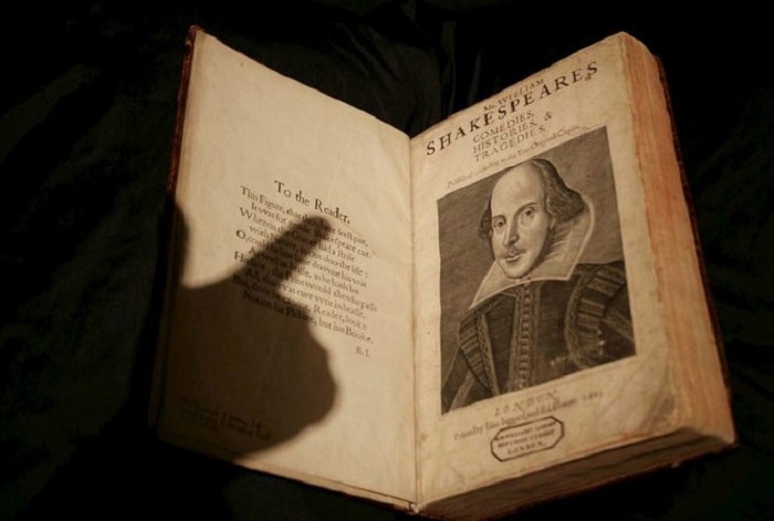 A Oxford: Sir Jonathan Bate si dimette da rettore dopo le minacce a lui e alla moglie