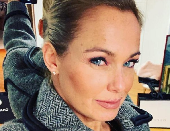 Sonia Bruganelli criticata sui social per la foto delle scarpe da 900 euro