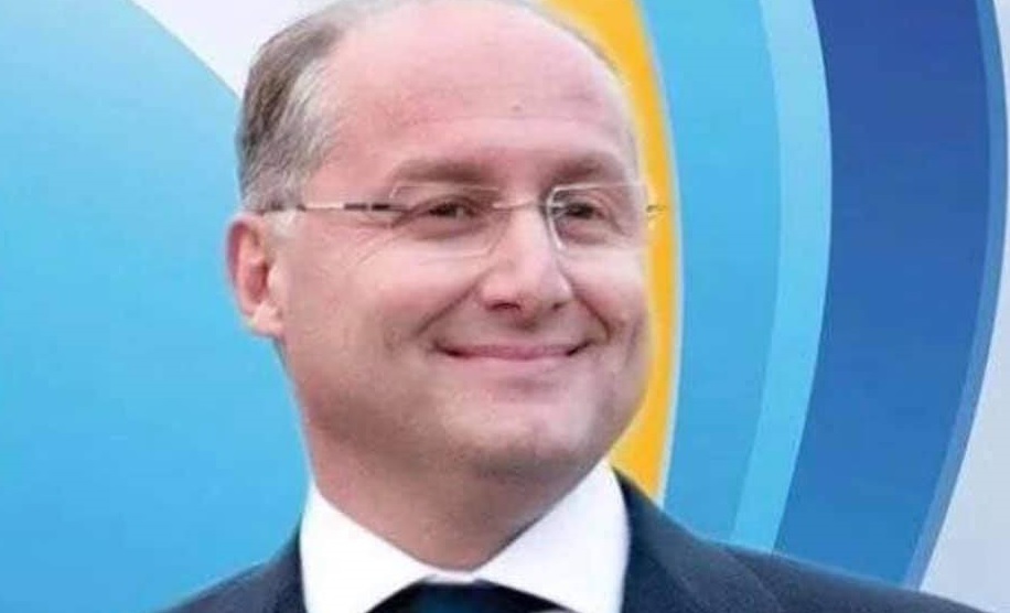 Michele Strianese, presidente Provincia Salerno a Salvini su Fb: "Sparati". Poi si difende: "Non ero io"